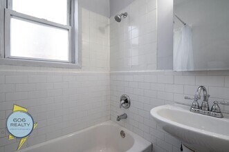 6930 N Greenview Ave in Chicago, IL - Building Photo - Building Photo
