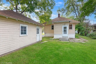 656 Bluff City Blvd in Elgin, IL - Building Photo - Building Photo