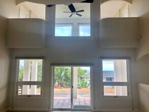 1007 Kuamauna St in Honolulu, HI - Building Photo - Building Photo