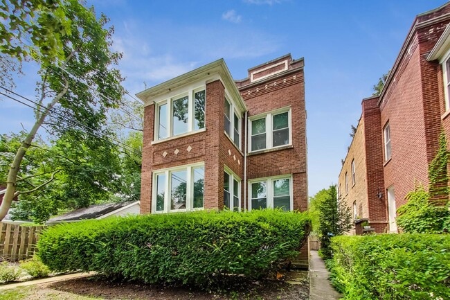 property at 2646 Ewing Ave