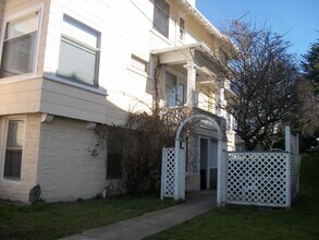 2024.5 Rucker Ave in Everett, WA - Building Photo - Building Photo