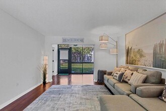 1640 Stickney Point Rd in Sarasota, FL - Building Photo - Building Photo