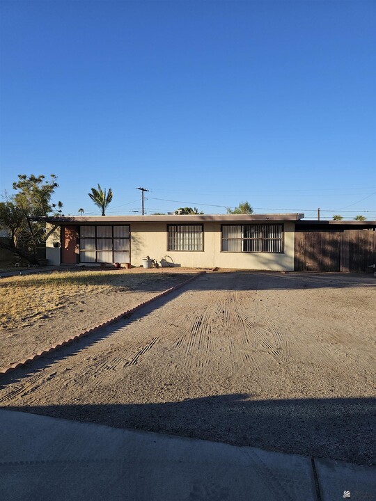 1282 W 17th St in Yuma, AZ - Building Photo