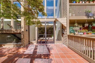 49 Showers Dr in Mountain View, CA - Foto de edificio - Building Photo