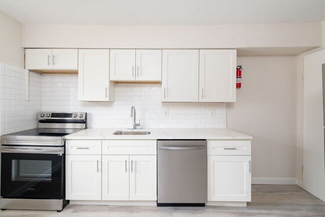 Forest Creek Apartments in St. Louis, MO - Foto de edificio - Building Photo