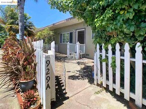 929 Liberty St, Unit 929 in El Cerrito, CA - Foto de edificio - Building Photo