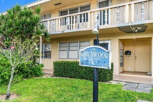 52 Kingswood E in West Palm Beach, FL - Building Photo