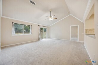 1135 Twisted Oak Ct in Canyon Lake, TX - Foto de edificio - Building Photo