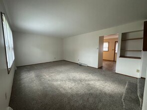 3102-3104 W Alvina Ave in Greenfield, WI - Building Photo - Building Photo