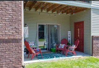 708 Academy Dr, Unit Apt 16 in New Albany, IN - Foto de edificio - Building Photo