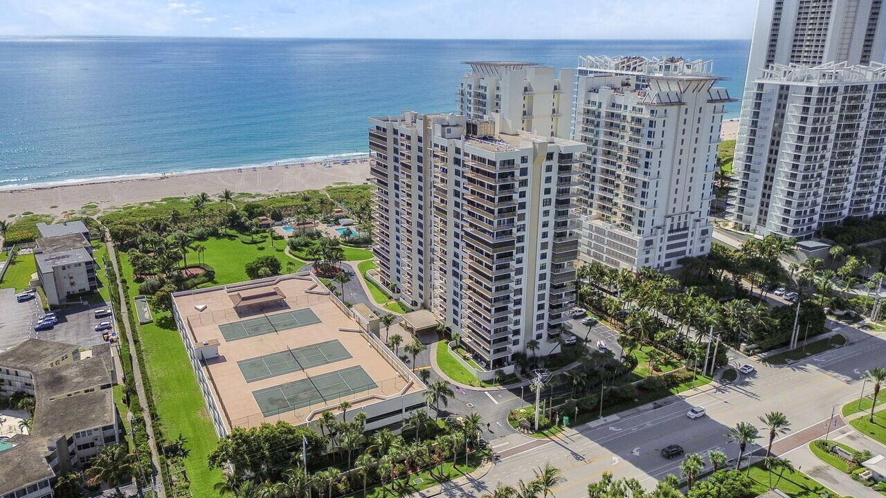 3400 N Ocean Dr in Riviera Beach, FL - Foto de edificio