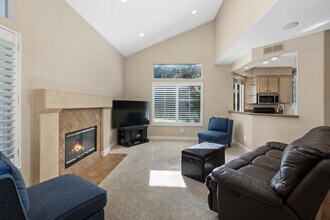 16140 Av. Venusto in San Diego, CA - Building Photo - Building Photo