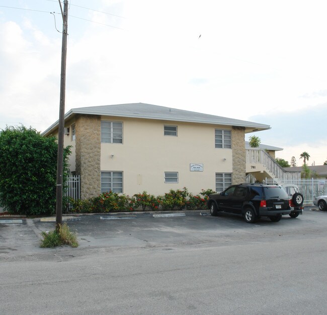 701 SE 15th St in Fort Lauderdale, FL - Foto de edificio - Building Photo