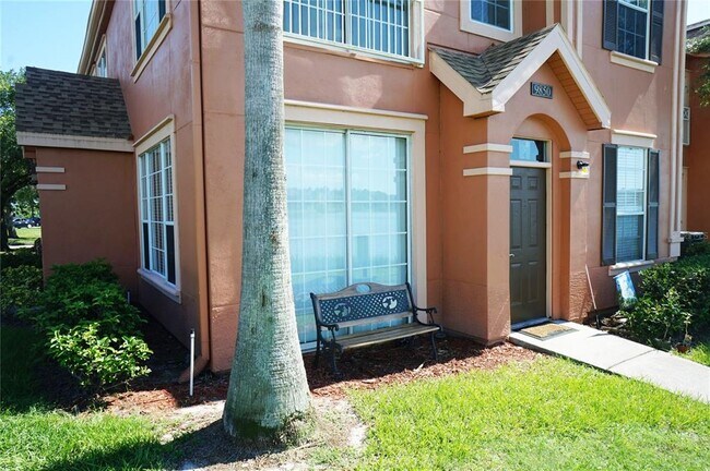 9850 Lake Chase Island Way in Tampa, FL - Building Photo - Building Photo
