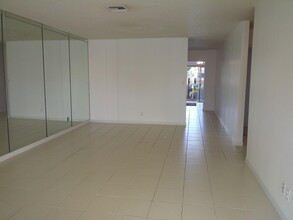 227 Castlewood Dr-Unit -206 in North Palm Beach, FL - Building Photo - Building Photo