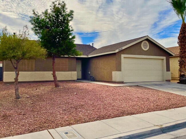 2807 The Avenue N in North Las Vegas, NV - Building Photo - Building Photo