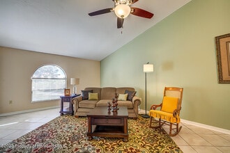 9187 Lingrove Rd in Spring Hill, FL - Building Photo - Building Photo