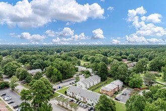 Terrace View Apartments in Colonial Heights, VA - Foto de edificio - Building Photo