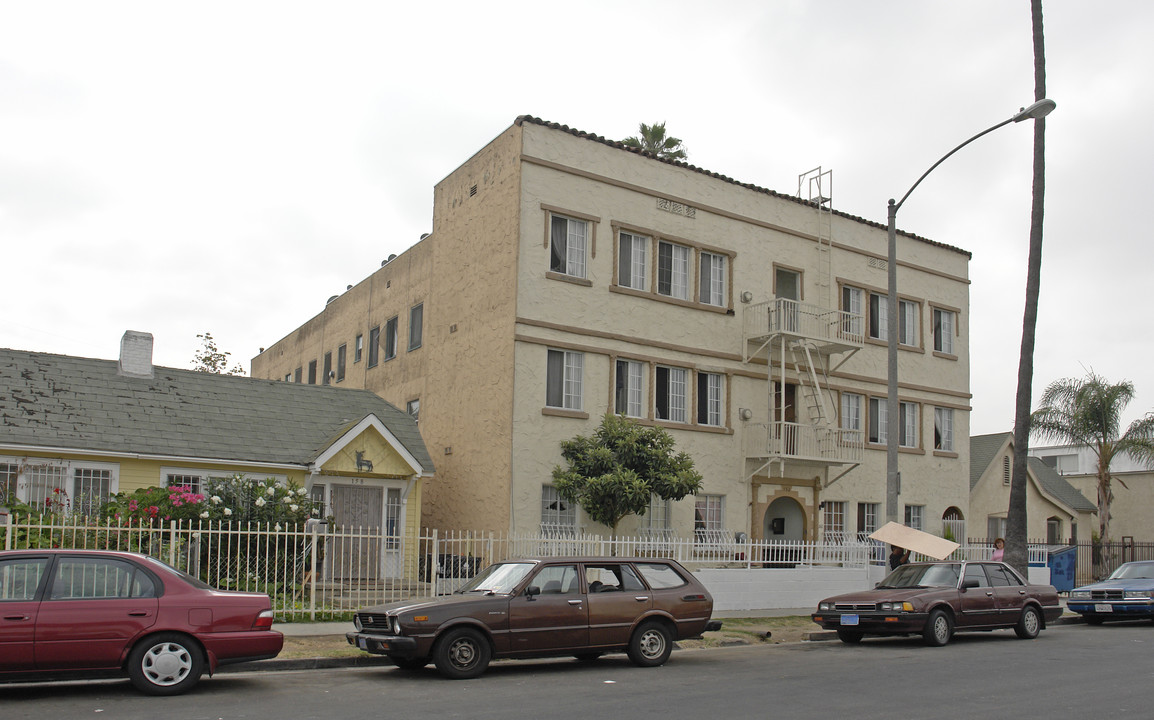 152 N Alexandria Ave in Los Angeles, CA - Building Photo