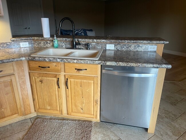 1431 Heather Ln, Unit # 2 in Webb City, MO - Foto de edificio - Building Photo