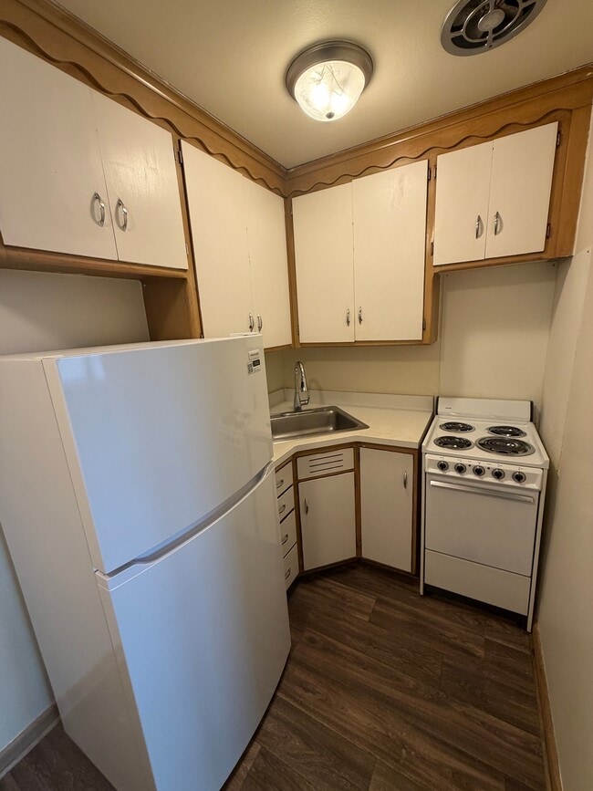 4925 W Oklahoma Ave, Unit 6 in Milwaukee, WI - Building Photo - Building Photo