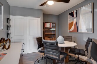Connect on University Apartments in Mesa, AZ - Foto de edificio - Interior Photo