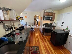 21 Chandler St, Unit 3 in Somerville, MA - Foto de edificio - Building Photo