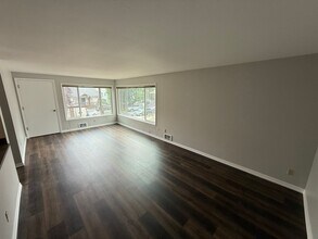 6527 5th Ave NE in Seattle, WA - Building Photo - Building Photo