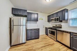 2323 N Cambridge Ave in Chicago, IL - Building Photo - Building Photo