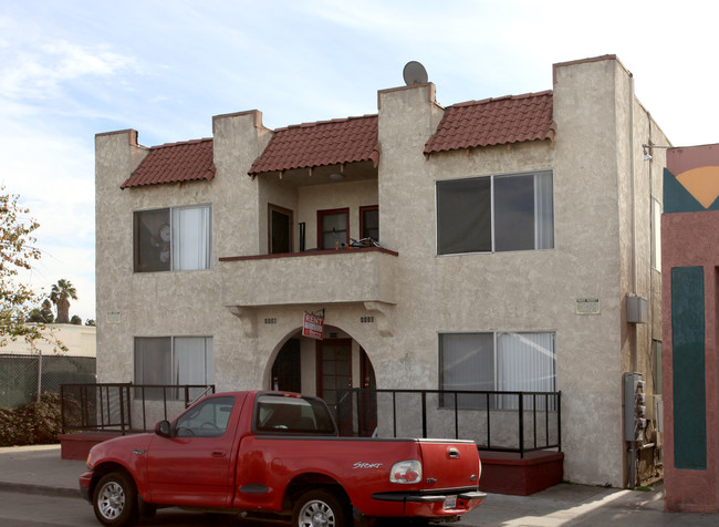 1110 E 7th St in Long Beach, CA - Foto de edificio - Building Photo