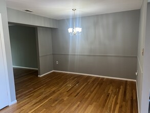 908 Silver Ct, Unit 908 in Hamilton Square, NJ - Building Photo - Building Photo