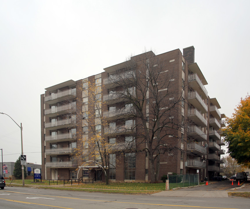 Albion Court Apartments in Hamilton, ON - Building Photo