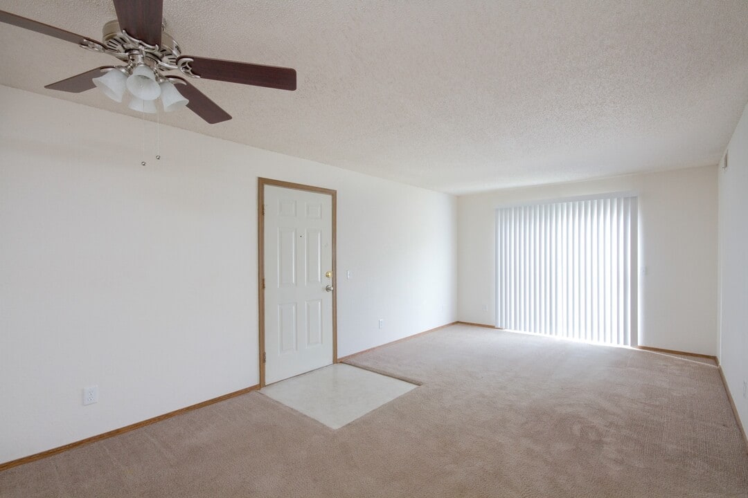 Catalpa East in Springfield, MO - Building Photo