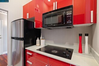 300 N Civic Dr #313, Unit 313 in Walnut Creek, CA - Building Photo - Building Photo