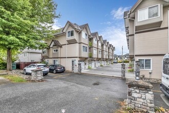 19700-19756 56 Ave in Langley, BC - Building Photo - Building Photo