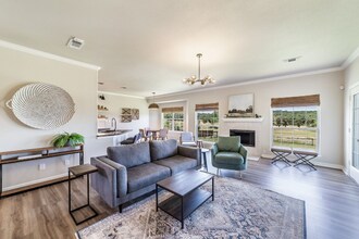 195 Watts Ln in Canyon Lake, TX - Foto de edificio - Building Photo