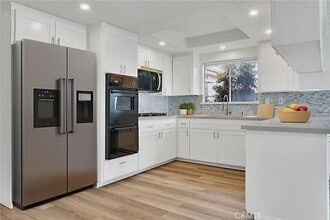 3935 Bluff Pl in Los Angeles, CA - Building Photo - Building Photo