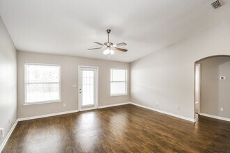 1760 Glen Laurel Dr in Middleburg, FL - Foto de edificio - Building Photo