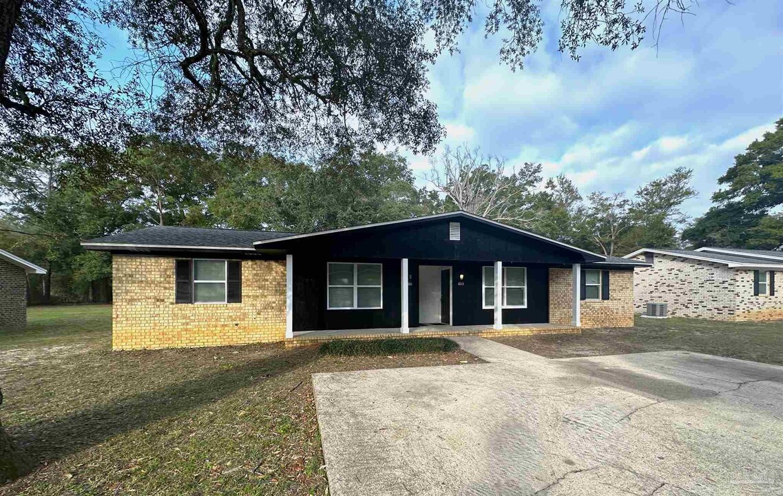 8013 Kipling St in Pensacola, FL - Building Photo