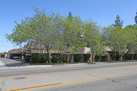 1064-1136 Helm Ave in Clovis, CA - Foto de edificio - Building Photo