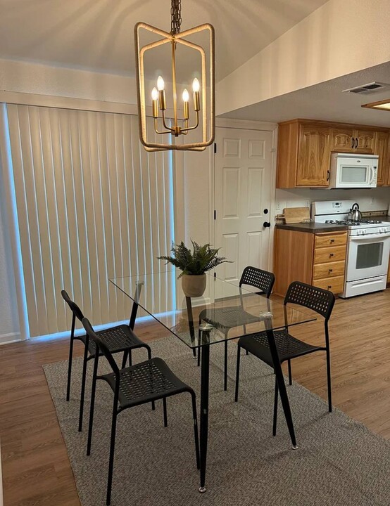 1829 Strauss Ln in Redding, CA - Building Photo