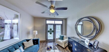 2033 S Gessner Rd in Houston, TX - Building Photo - Building Photo