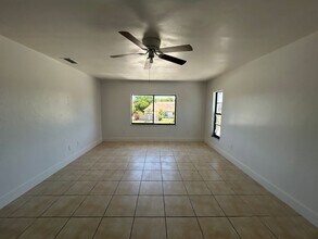 4708 SE 5th Pl, Unit 4708 SE 5th Pl #204 in Cape Coral, FL - Foto de edificio - Building Photo