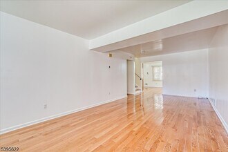 536 Elsie Ave in South Plainfield, NJ - Building Photo - Building Photo