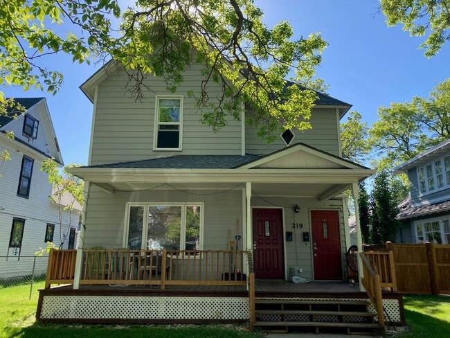 property at 219 S 5th Ave