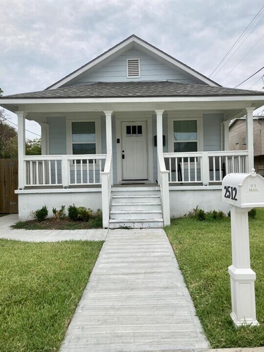 2512 43rd St in Galveston, TX - Building Photo