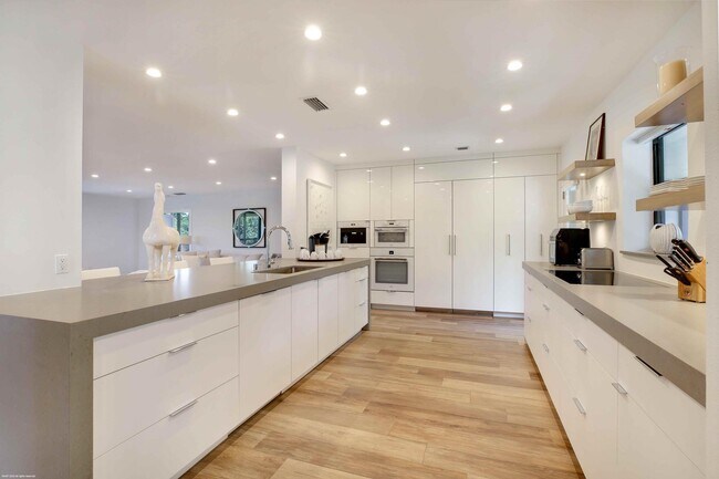 2770 Polo Island Dr in Wellington, FL - Building Photo - Building Photo