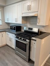 12931 Oxnard St in Los Angeles, CA - Building Photo - Building Photo