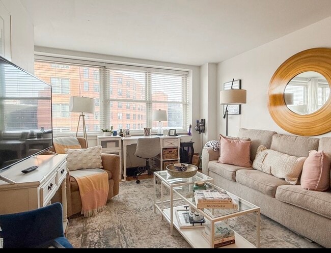 2300 N Commonwealth Ave, Unit 5C in Chicago, IL - Building Photo - Building Photo