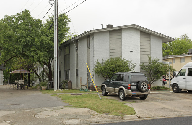 1326 Lamar Square Dr in Austin, TX - Building Photo - Building Photo